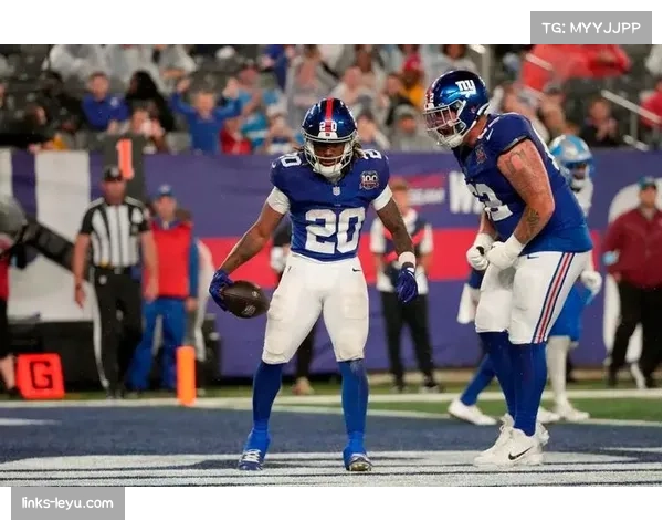 49人新秀跑卫冲球达阵两次，球队主场轻取对手